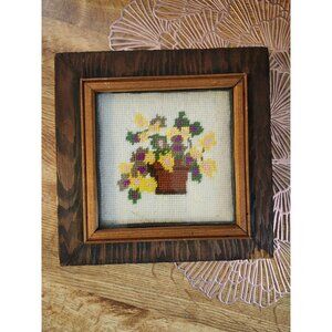 Broderie Vintage Hallmark 1975 – Fleurs En Panier – #7905 – Bien Réalisée